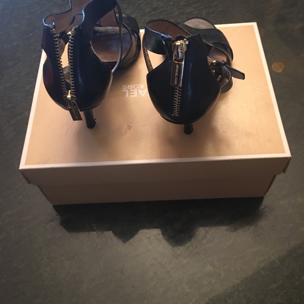 MK Heels - Picture 3 of 4